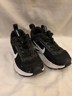 Nike AirMax Kids Black and White Lightweight Sneakers